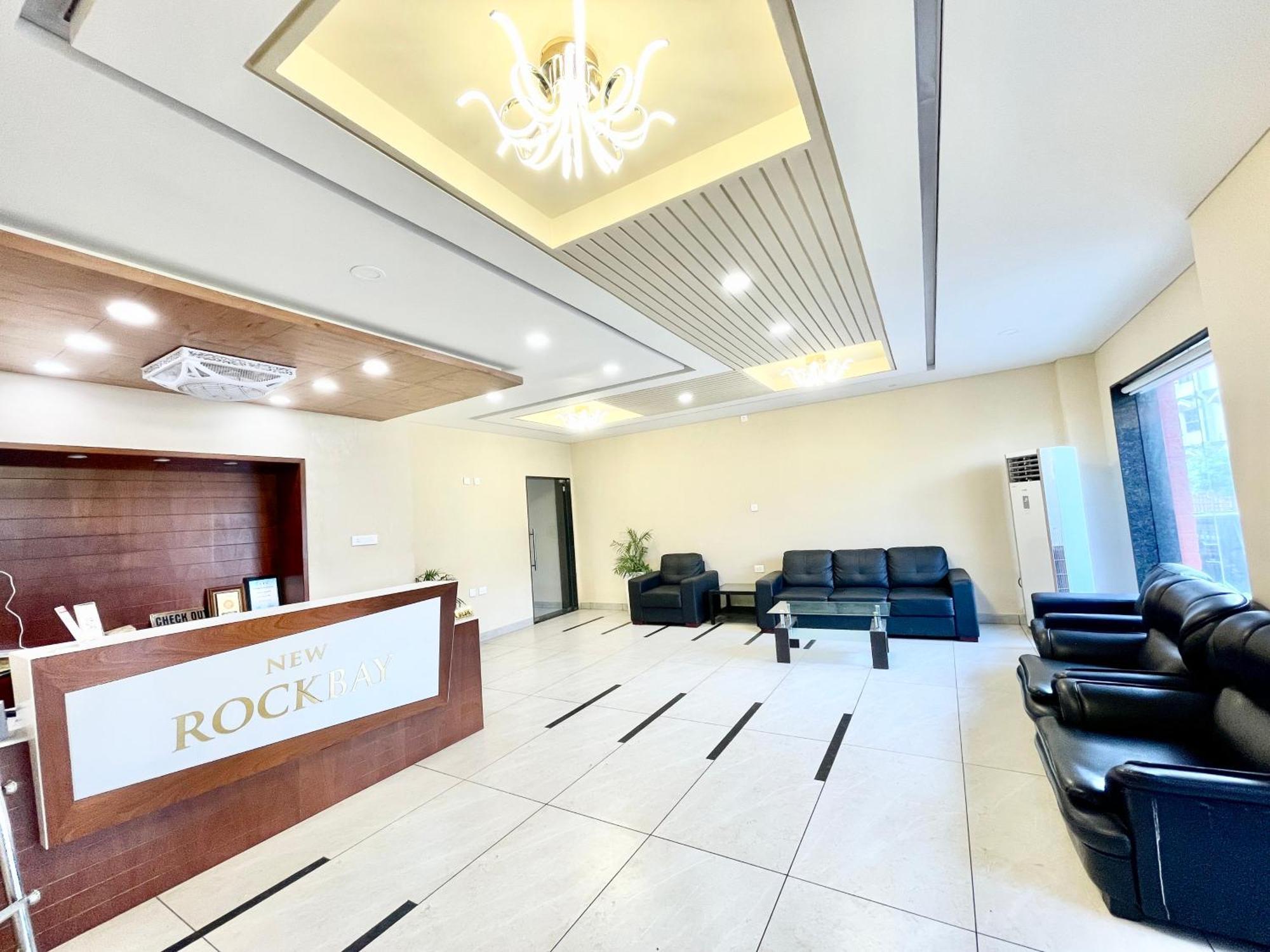 Hotel Rockbay ! Puri, Swimming Pool-Lift-And-Parking-Facility Near Sea Beach & Temple Breakfast Included Exterior foto